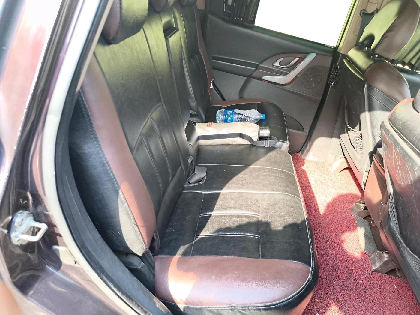 2014 Mahindra XUV500 W8, Diesel, Manual, 1,95,221 km, interior