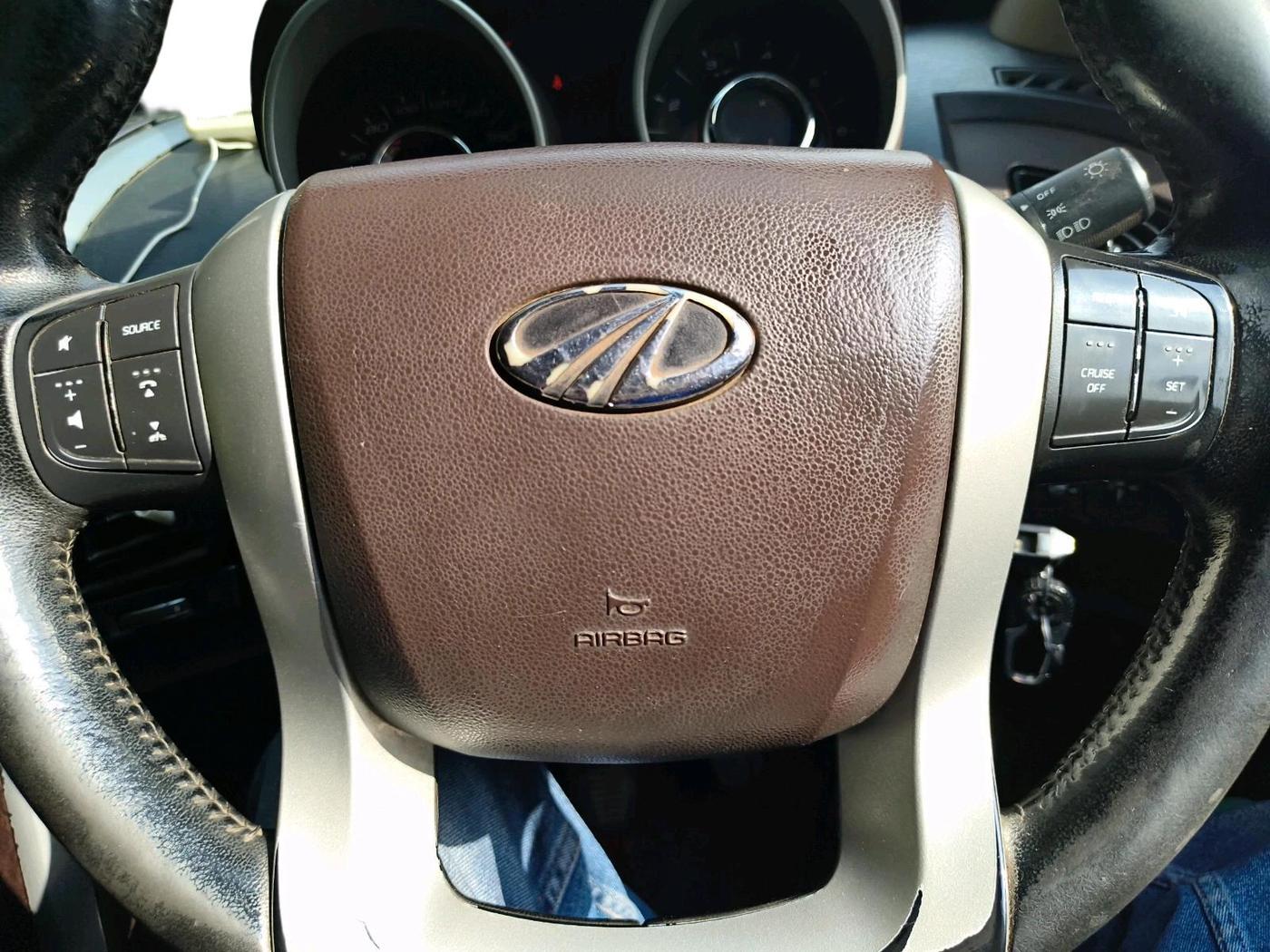 2014 Mahindra XUV500 W8, Diesel, Manual, 1,95,221 km, interior