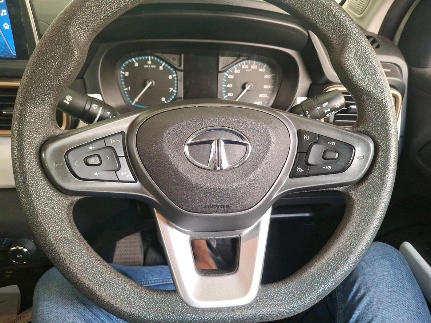 2022 Tata PUNCH ACCOMPLISHED AMT, Petrol, Automatic, 39,134 km, interior