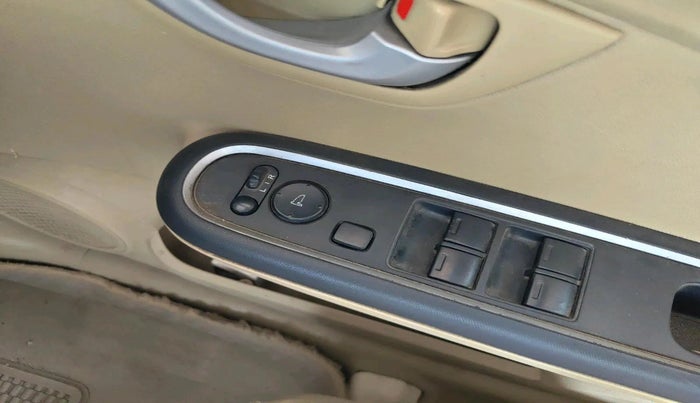 2016 Honda Amaze 1.2L I-VTEC SX, Petrol, Manual, 1,00,989 km, interior