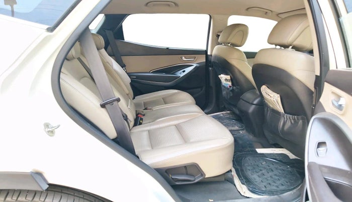 2015 Hyundai Santa Fe 4 WD AT, Diesel, Automatic, 1,10,936 km, interior