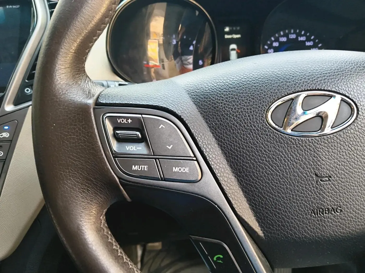 2015 Hyundai Santa Fe 4 WD AT, Diesel, Automatic, 1,10,936 km, interior