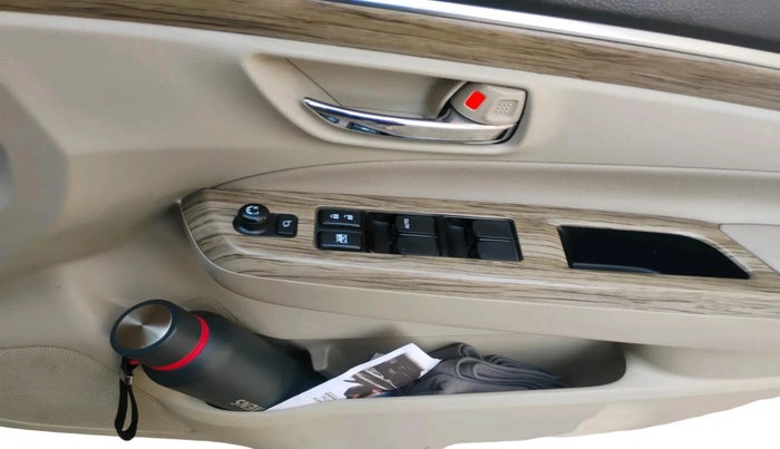 2018 Maruti Ciaz ALPHA  AT 1.5 SHVS PETROL, Petrol, Automatic, 1,29,183 km, interior