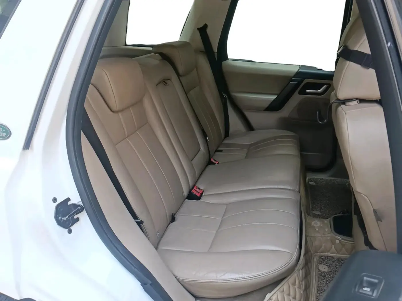 2014 Landrover Freelander 2 TD4 SE, Diesel, Automatic, 1,12,414 km, interior