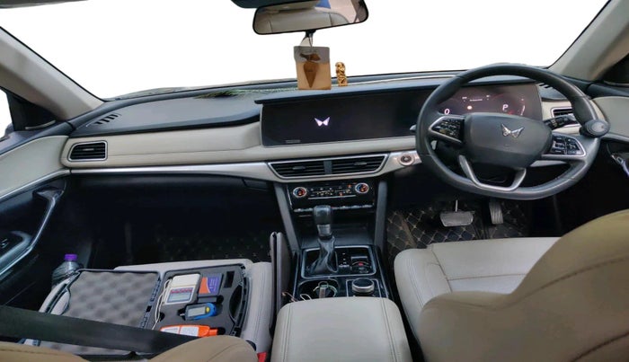 2022 Mahindra XUV700 AX 7 LUXURY D AT 7 STR, Diesel, Automatic, 1,07,640 km, interior