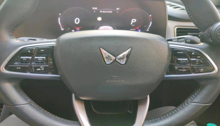 2022 Mahindra XUV700 AX 7 LUXURY D AT 7 STR, Diesel, Automatic, 1,07,640 km, interior