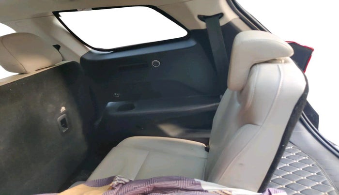 2022 Mahindra XUV700 AX 7 LUXURY D AT 7 STR, Diesel, Automatic, 1,07,640 km, interior