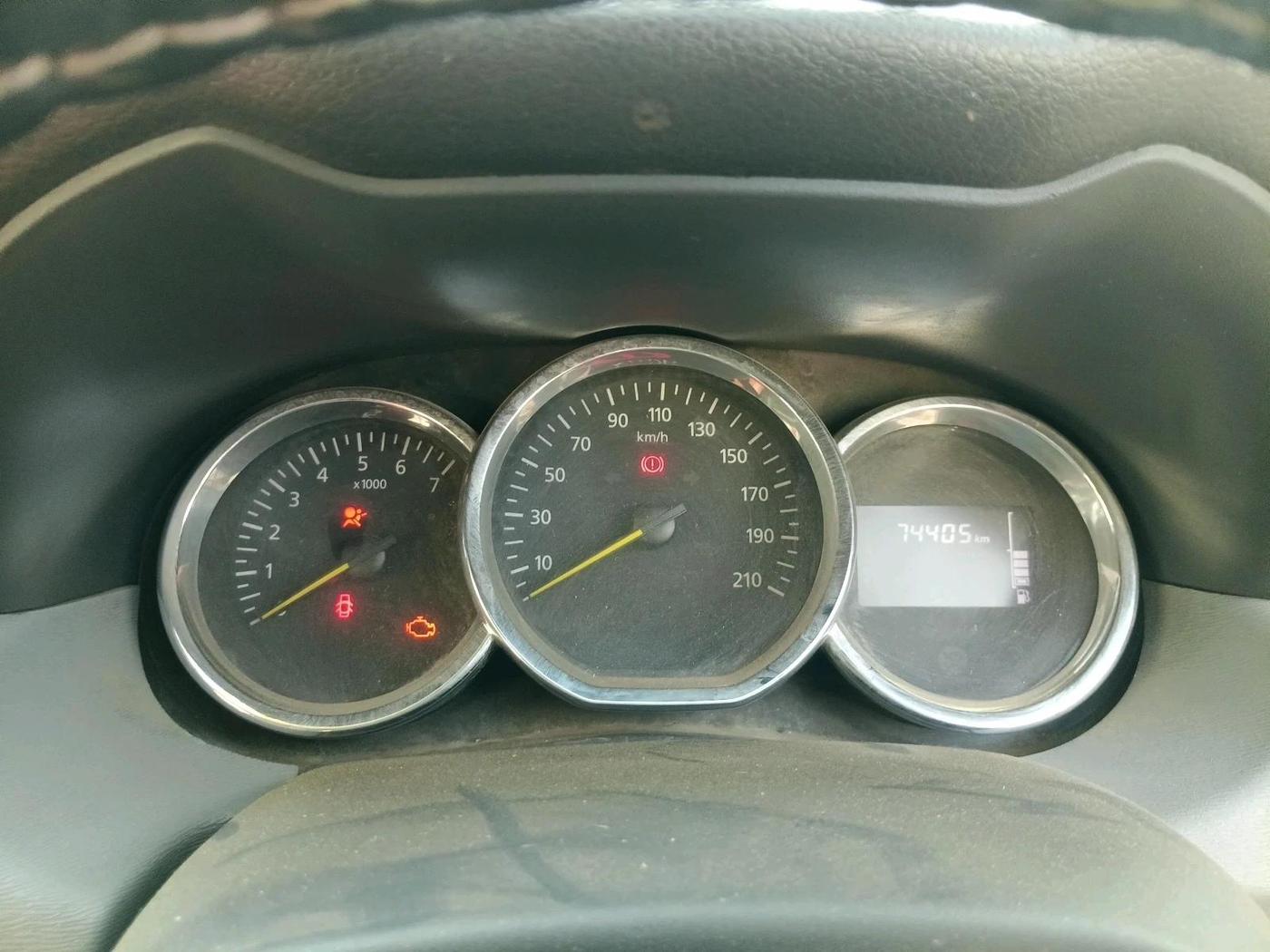 2014 Renault Duster 110 PS RXL DIESEL, Diesel, Manual, 74,405 km, interior