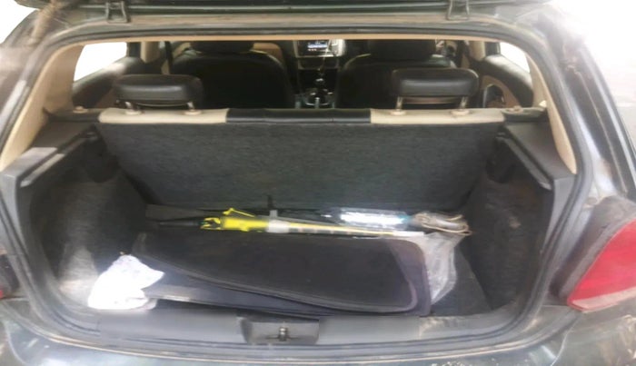 2016 Volkswagen Polo HIGHLINE1.2L, Petrol, Manual, 1,41,065 km, exterior