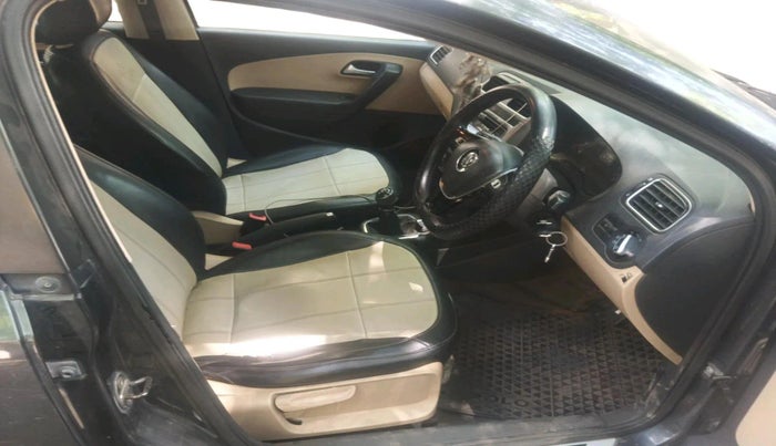 2016 Volkswagen Polo HIGHLINE1.2L, Petrol, Manual, 1,41,065 km, interior