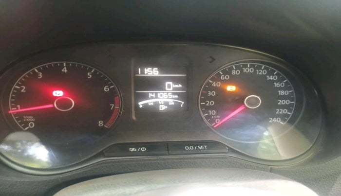 2016 Volkswagen Polo HIGHLINE1.2L, Petrol, Manual, 1,41,065 km, interior