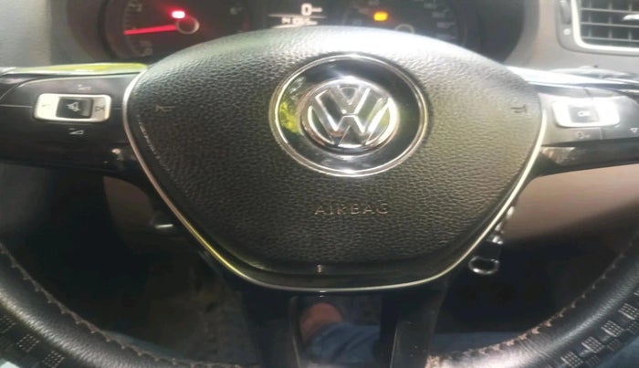 2016 Volkswagen Polo HIGHLINE1.2L, Petrol, Manual, 1,41,065 km, interior