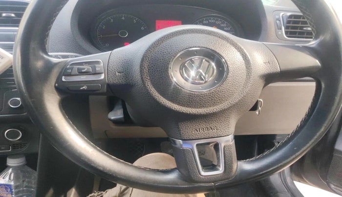 2013 Volkswagen Polo HIGHLINE1.2L, Petrol, Manual, 1,41,542 km, interior
