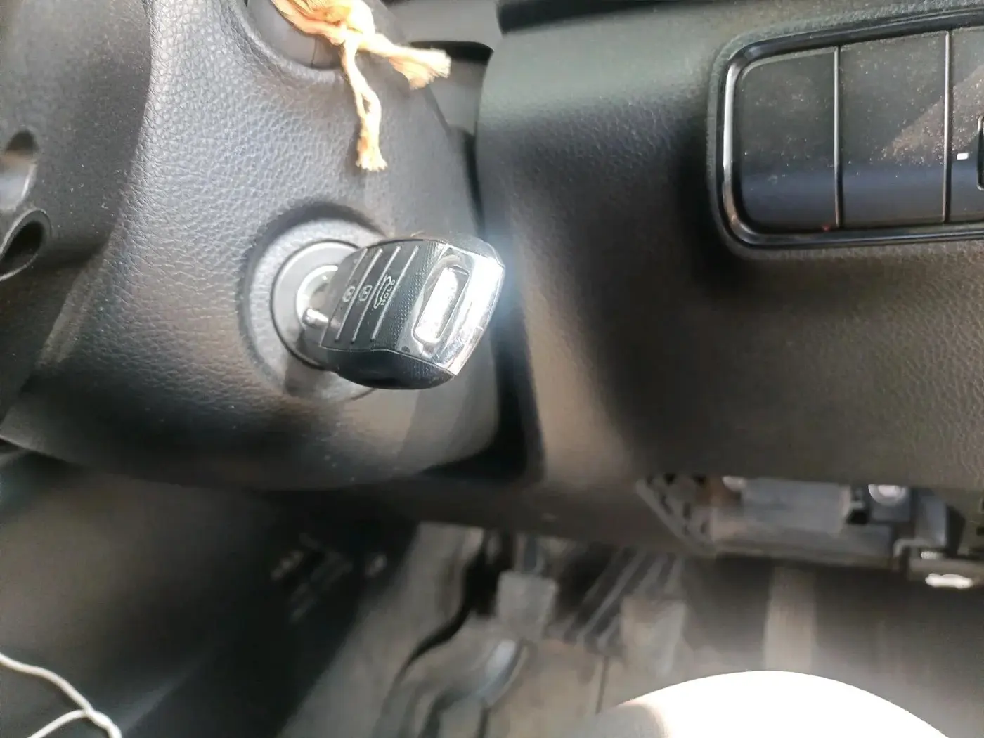 2020 KIA SONET HTK PLUS 1.2, Petrol, Manual, 51,456 km, interior