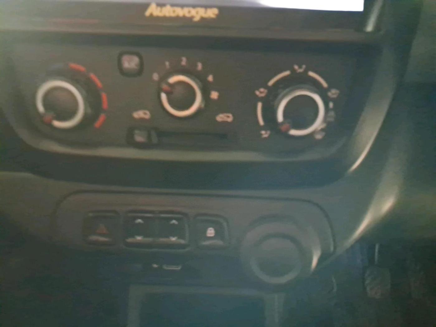 2019 Renault Kwid RXT 0.8 (O), Petrol, Manual, 73,376 km, interior