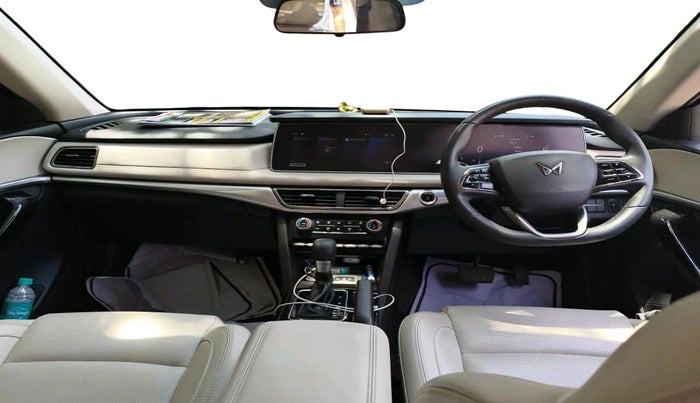 2025 Mahindra XUV700 AX 7 D AT 7 STR, Diesel, Automatic, 11,425 km, interior