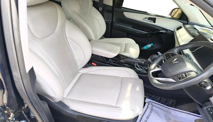 2025 Mahindra XUV700 AX 7 D AT 7 STR, Diesel, Automatic, 11,425 km, interior