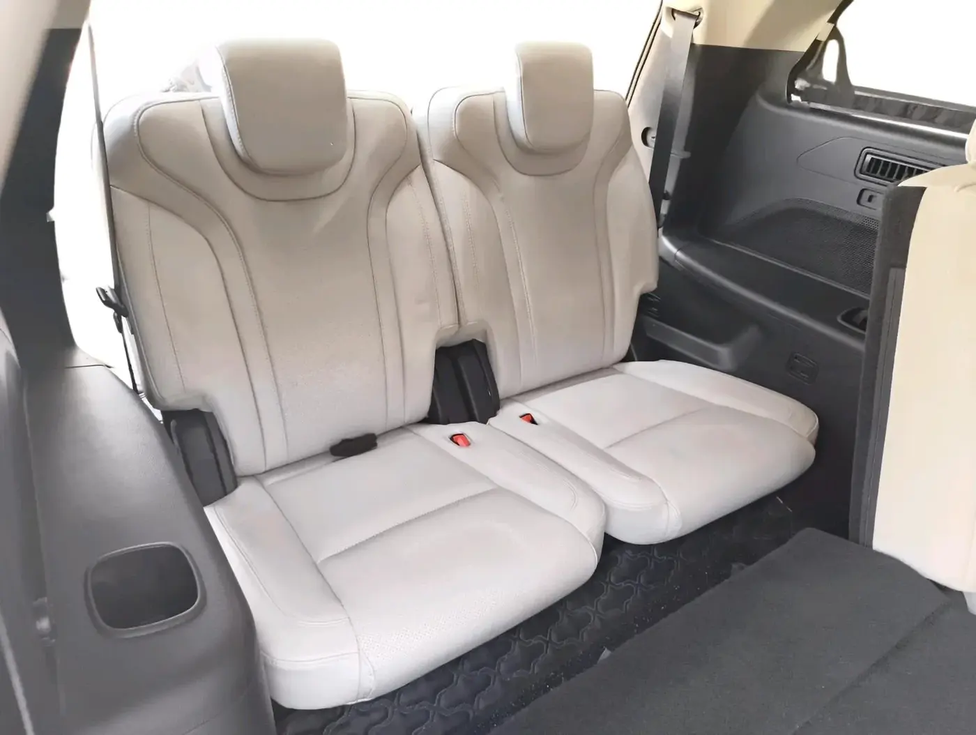 2025 Mahindra XUV700 AX 7 D AT 7 STR, Diesel, Automatic, 11,425 km, interior