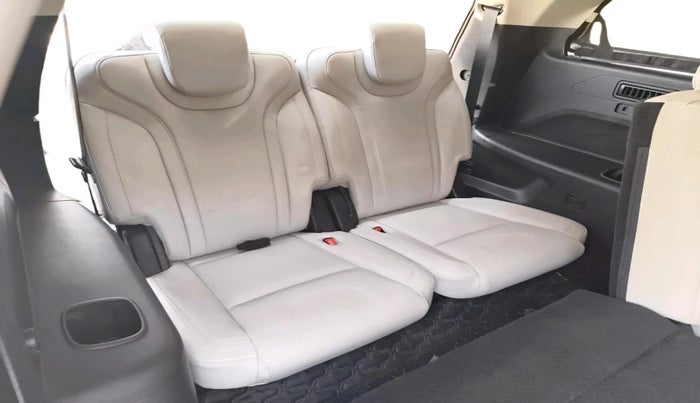 2025 Mahindra XUV700 AX 7 D AT 7 STR, Diesel, Automatic, 11,425 km, interior