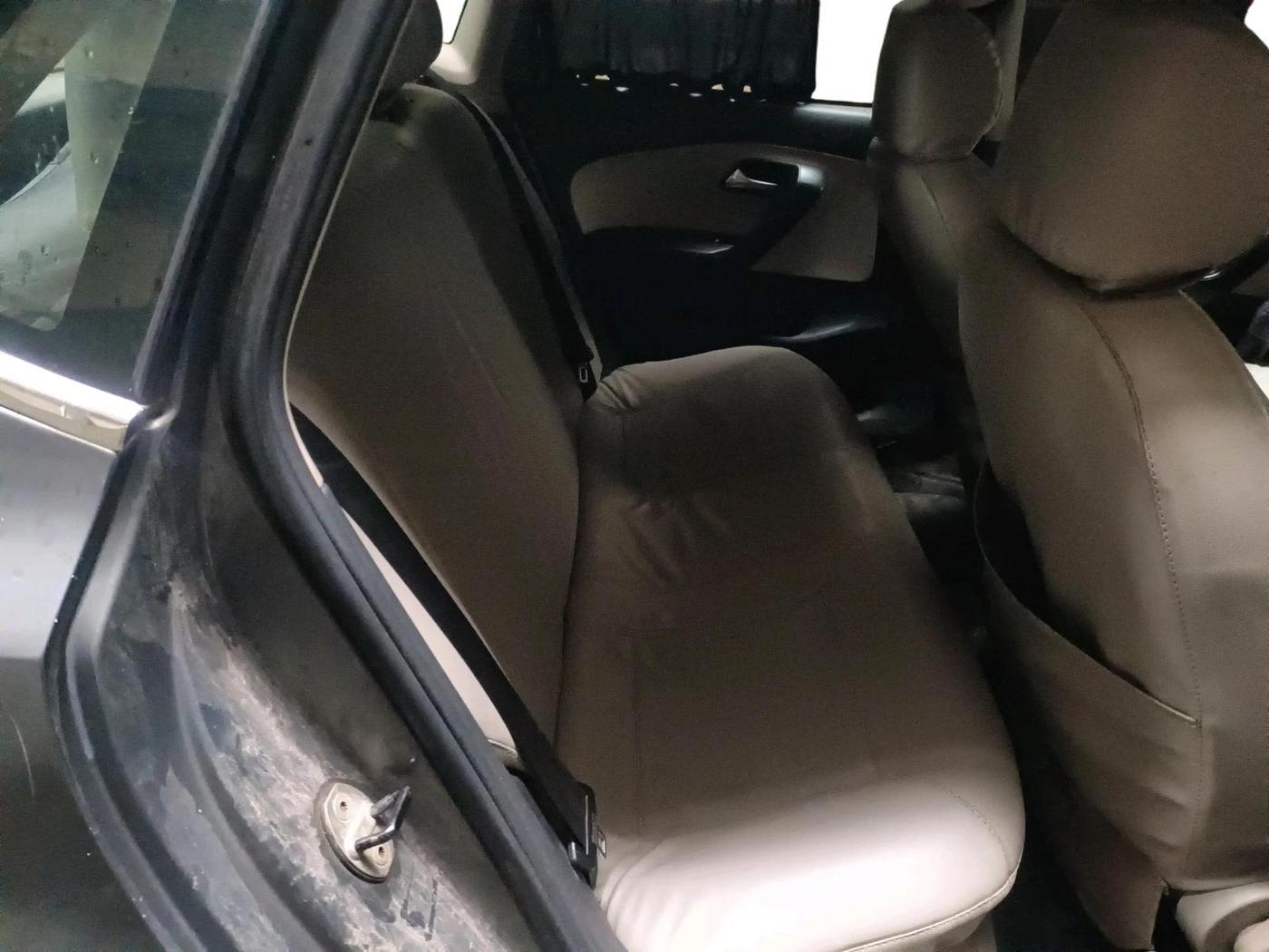 2013 Volkswagen Polo COMFORTLINE 1.2L, Diesel, Manual, 1,04,439 km, interior