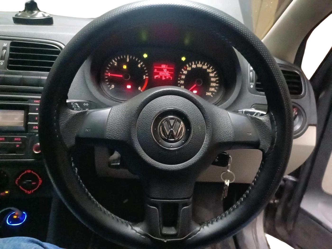 2013 Volkswagen Polo COMFORTLINE 1.2L, Diesel, Manual, 1,04,439 km, interior
