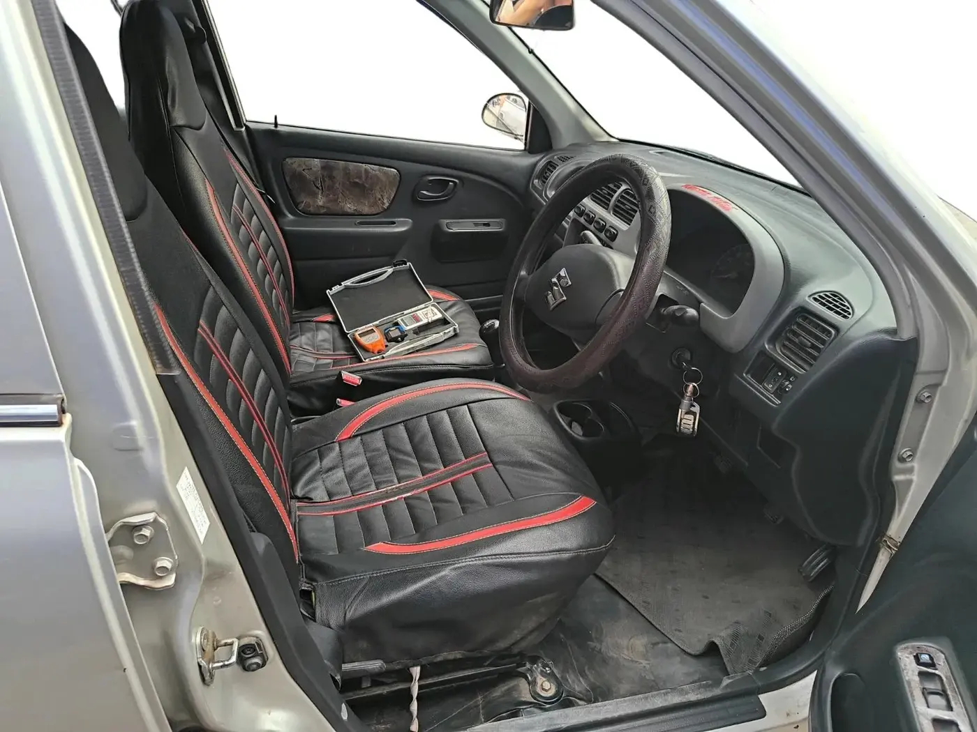 2011 Maruti Alto LXI, CNG, Manual, 1,03,277 km, interior
