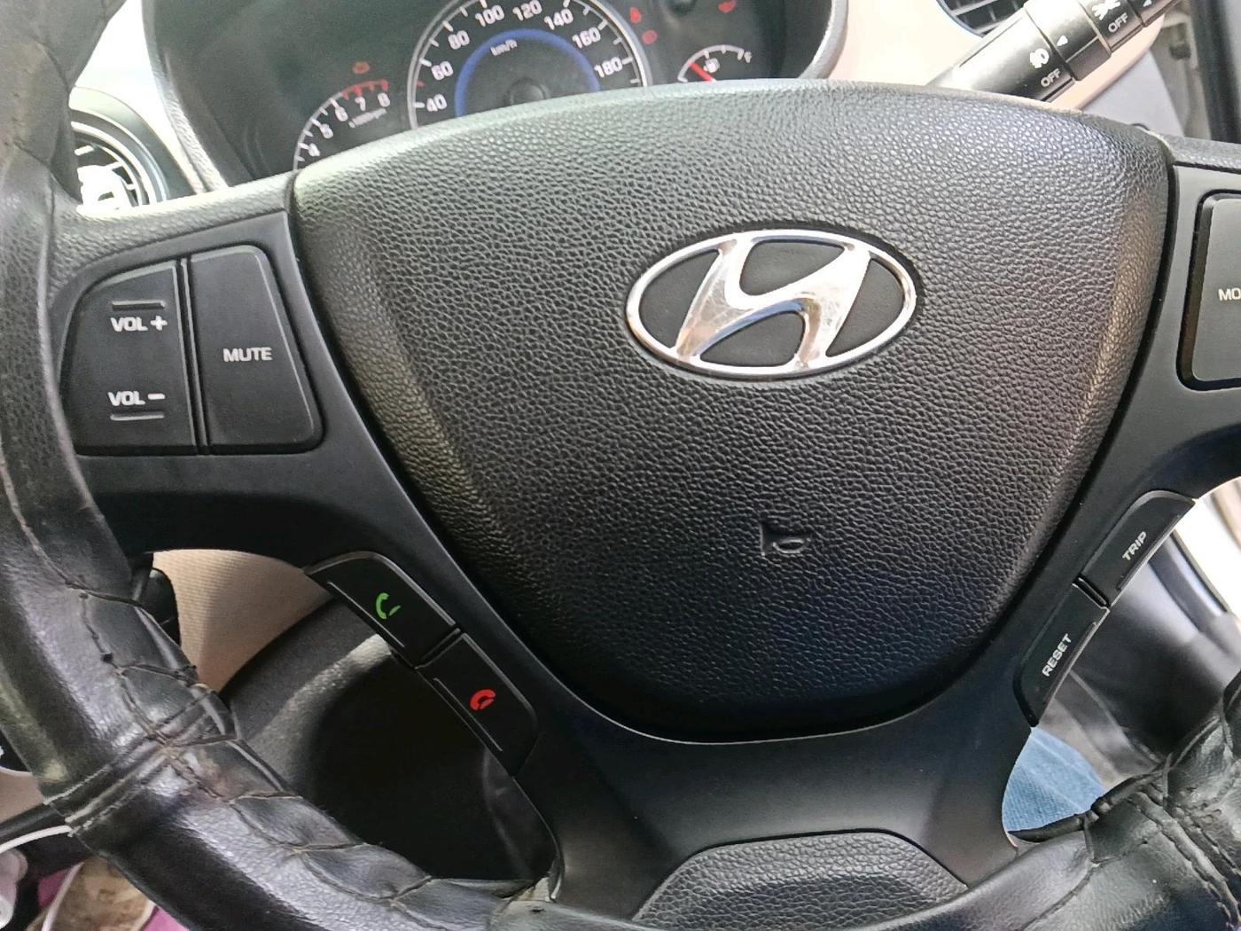 2015 Hyundai Grand i10 SPORTZ 1.2 KAPPA VTVT, Petrol, Manual, 31,125 km, interior