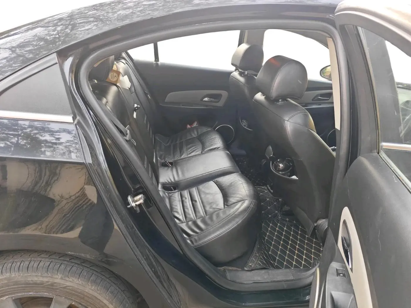 2011 Chevrolet Cruze LTZ AT, Diesel, Automatic, 1,10,000 km, interior