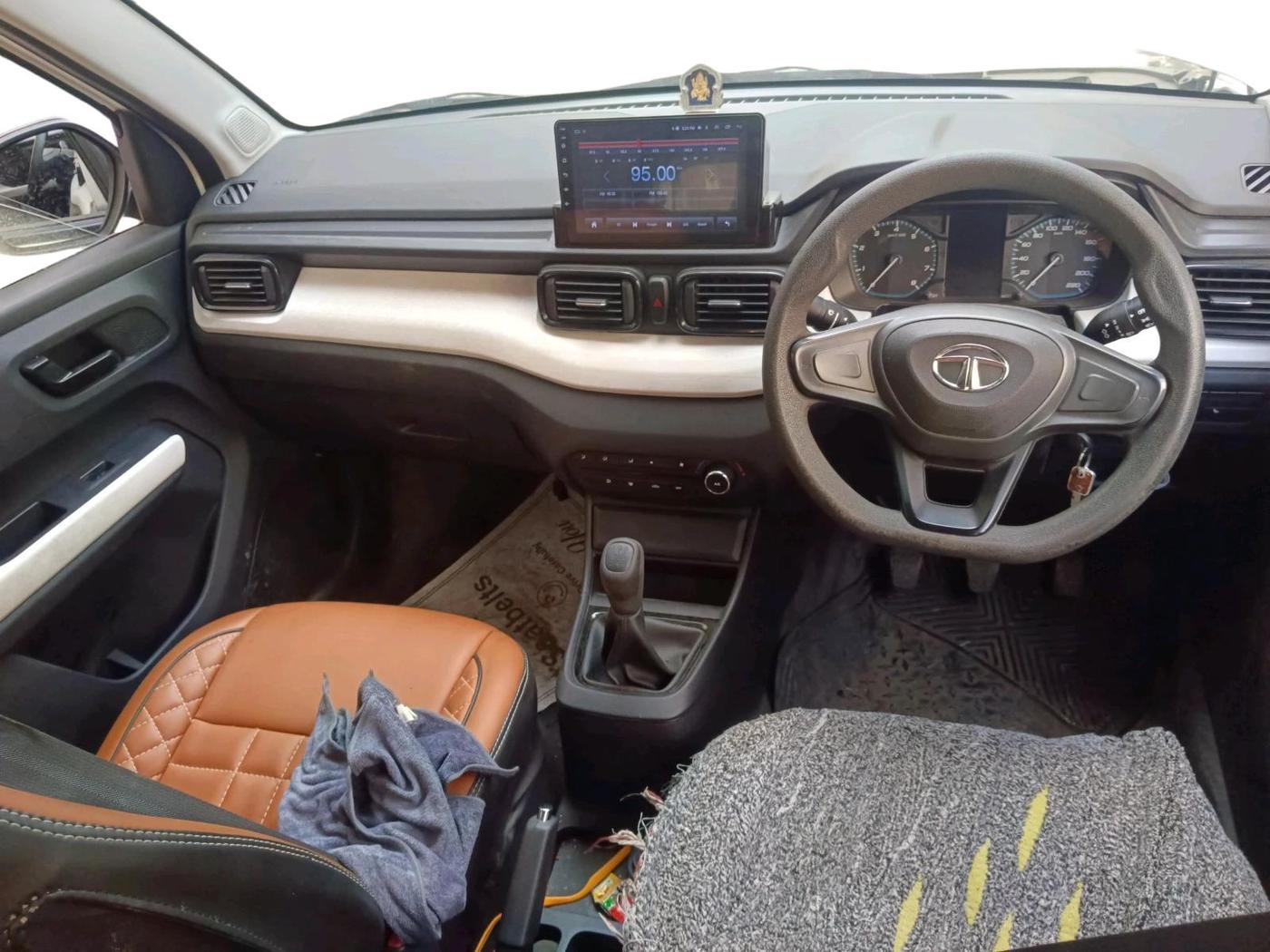 2022 Tata PUNCH PURE MT, Petrol, Manual, 25,123 km, interior