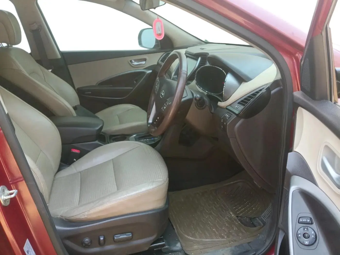 2015 Hyundai Santa Fe 4 WD AT, Diesel, Automatic, 1,23,323 km, interior