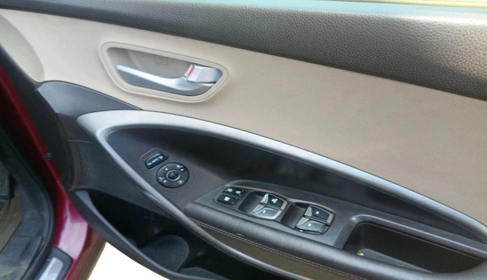 2015 Hyundai Santa Fe 4 WD AT, Diesel, Automatic, 1,23,323 km, interior