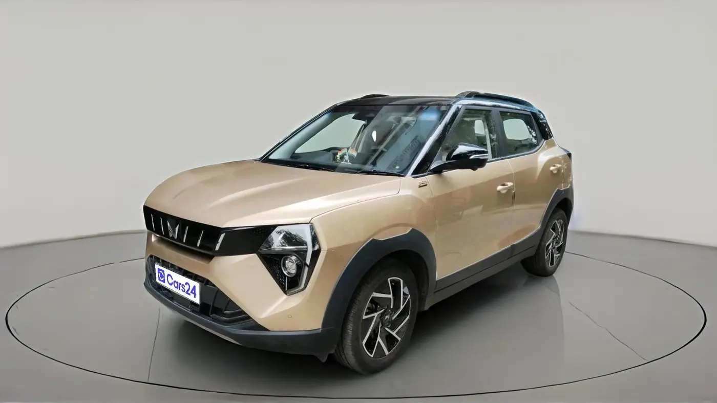 2024 Mahindra XUV 3XO AX7L 1.2 Petrol AT, Petrol, Automatic, 2,487 km, exterior