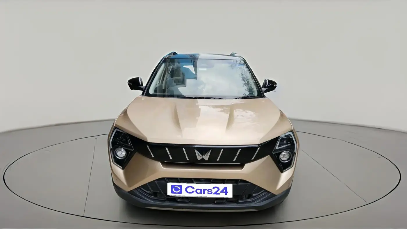2024 Mahindra XUV 3XO AX7L 1.2 Petrol AT, Petrol, Automatic, 2,487 km, exterior