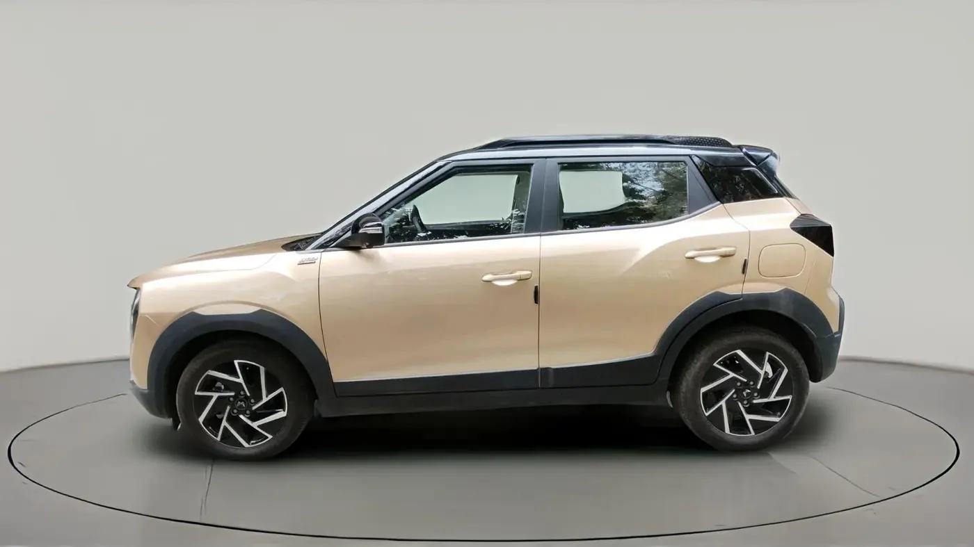 2024 Mahindra XUV 3XO AX7L 1.2 Petrol AT, Petrol, Automatic, 2,487 km, exterior