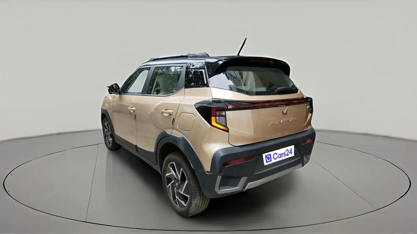 2024 Mahindra XUV 3XO AX7L 1.2 Petrol AT, Petrol, Automatic, 2,487 km, exterior