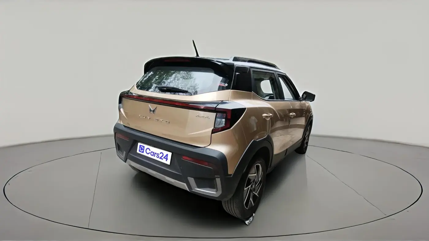 2024 Mahindra XUV 3XO AX7L 1.2 Petrol AT, Petrol, Automatic, 2,487 km, exterior