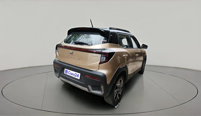 2024 Mahindra XUV 3XO AX7L 1.2 Petrol AT, Petrol, Automatic, 2,487 km, exterior