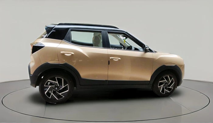 2024 Mahindra XUV 3XO AX7L 1.2 Petrol AT, Petrol, Automatic, 2,487 km, exterior