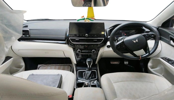 2024 Mahindra XUV 3XO AX7L 1.2 Petrol AT, Petrol, Automatic, 2,487 km, interior