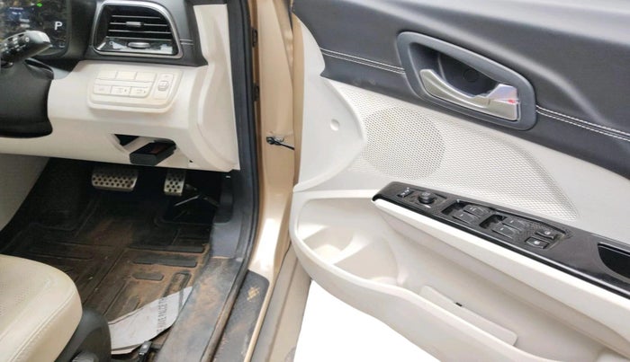 2024 Mahindra XUV 3XO AX7L 1.2 Petrol AT, Petrol, Automatic, 2,487 km, interior