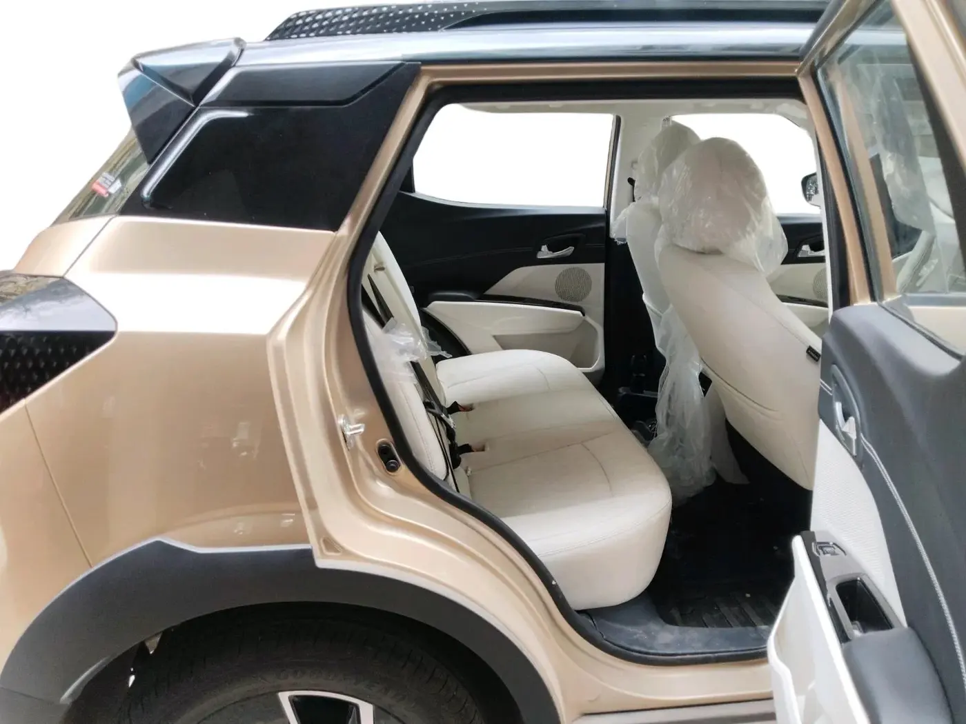 2024 Mahindra XUV 3XO AX7L 1.2 Petrol AT, Petrol, Automatic, 2,487 km, interior