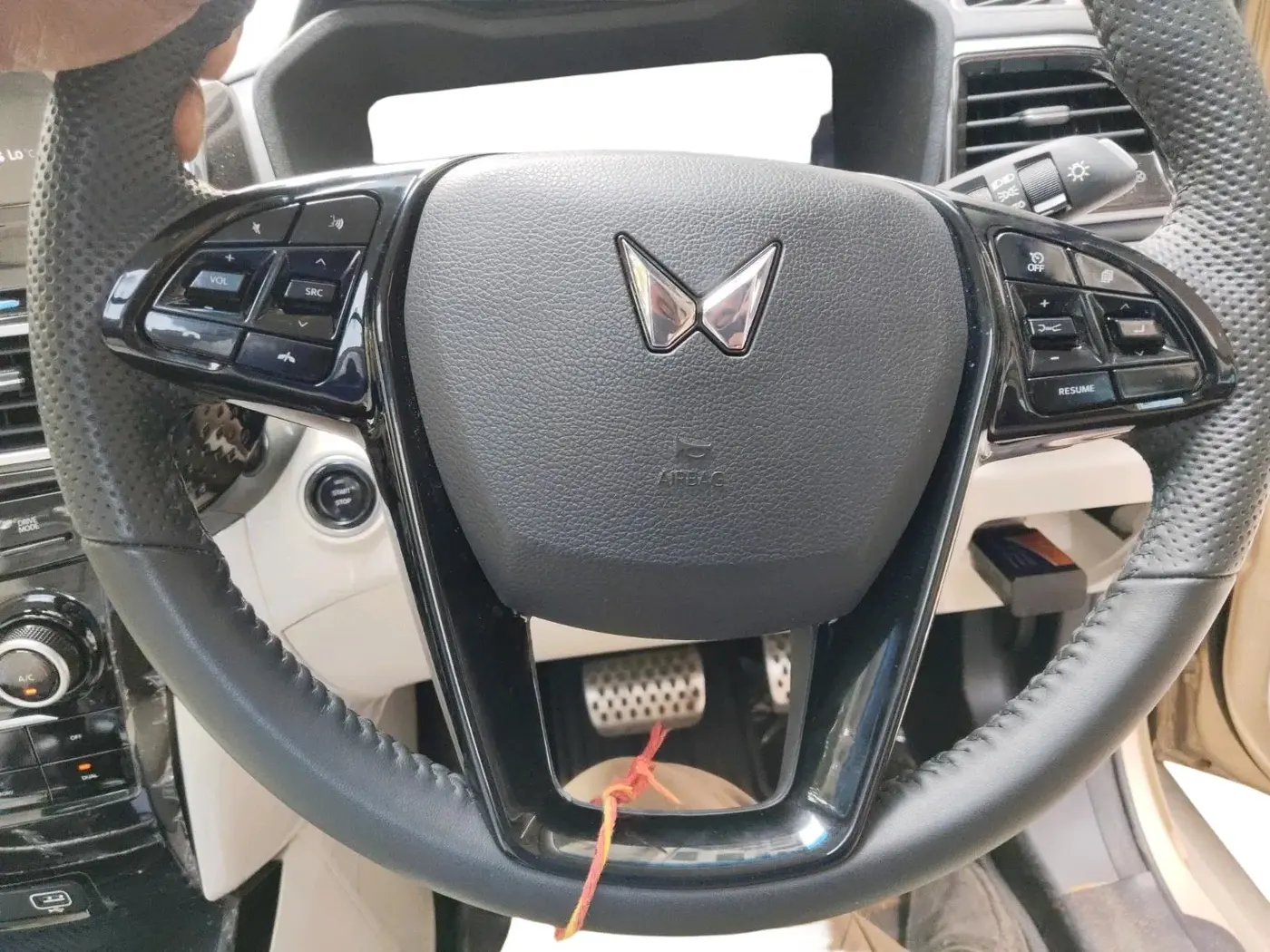 2024 Mahindra XUV 3XO AX7L 1.2 Petrol AT, Petrol, Automatic, 2,487 km, interior