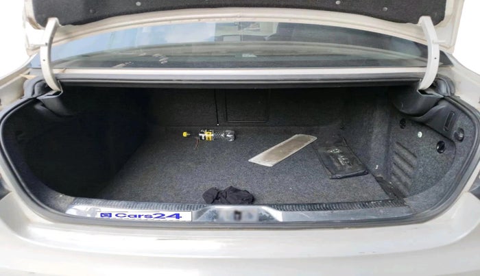 2012 Skoda Superb ELEGANCE 2.0 TDI CR AT, Diesel, Automatic, 1,58,363 km, exterior