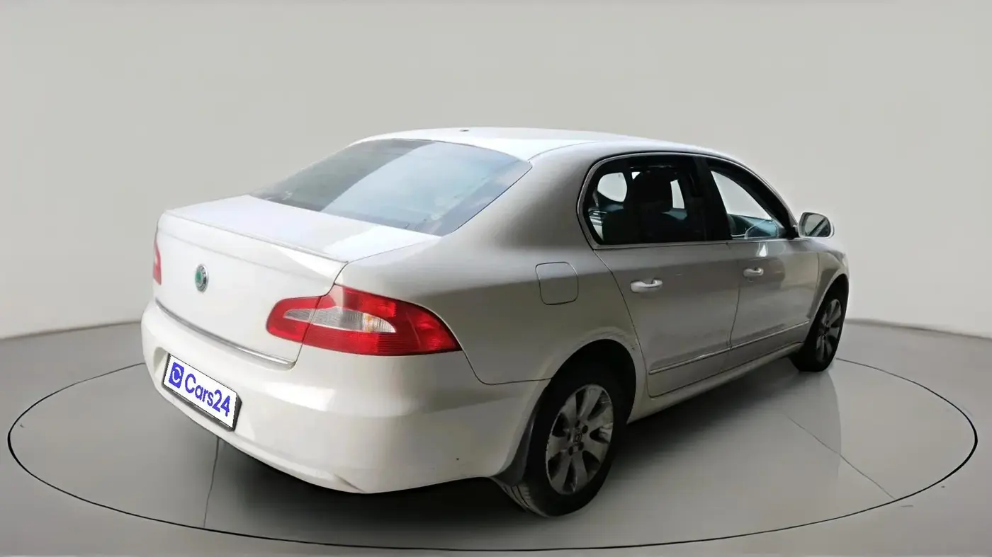 2012 Skoda Superb ELEGANCE 2.0 TDI CR AT, Diesel, Automatic, 1,58,363 km, exterior