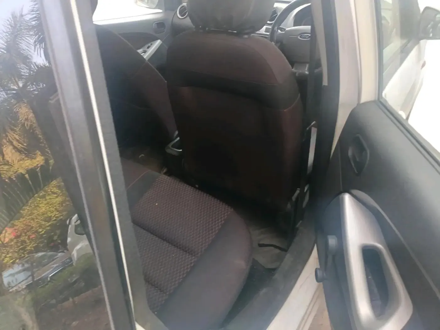 2011 Ford Figo TITANIUM 1.4 DIESEL, Diesel, Manual, 1,35,990 km, interior