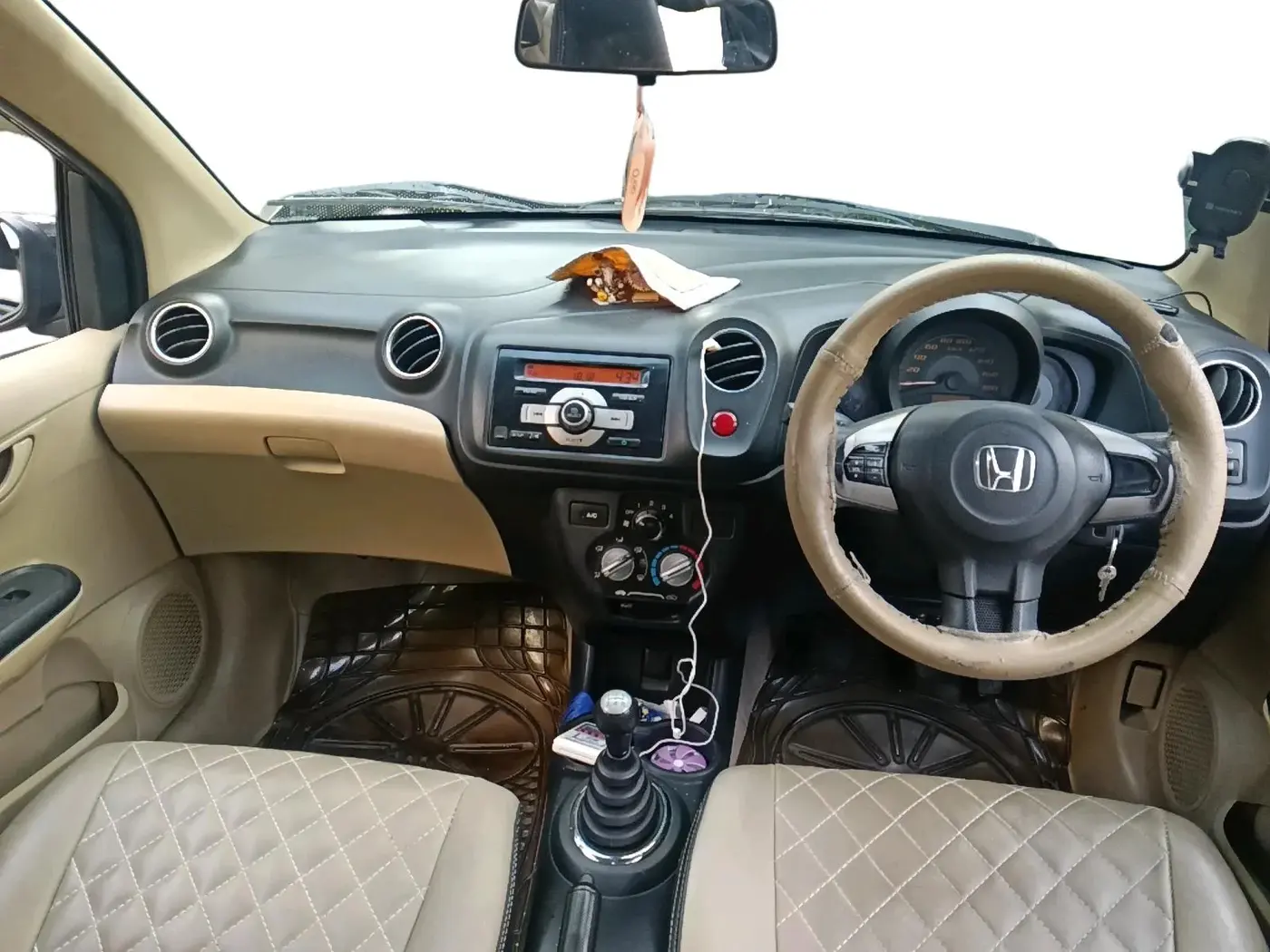 2014 Honda Amaze 1.5L I-DTEC S, Diesel, Manual, 1,02,194 km, interior