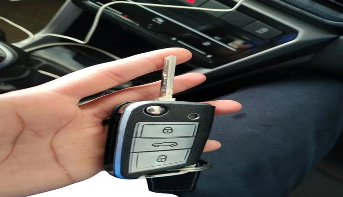 2023 Volkswagen TAIGUN HIGHLINE 1.0 TSI MT, Petrol, Manual, 24,975 km, interior