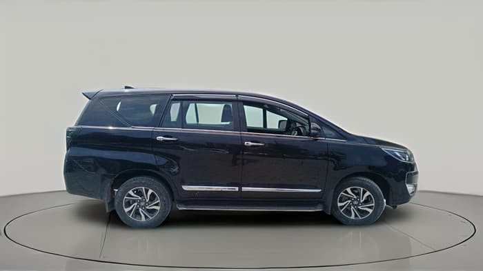 2024 Toyota Innova Crysta GX Plus 8 STR, Diesel, Manual, 19,696 km, exterior