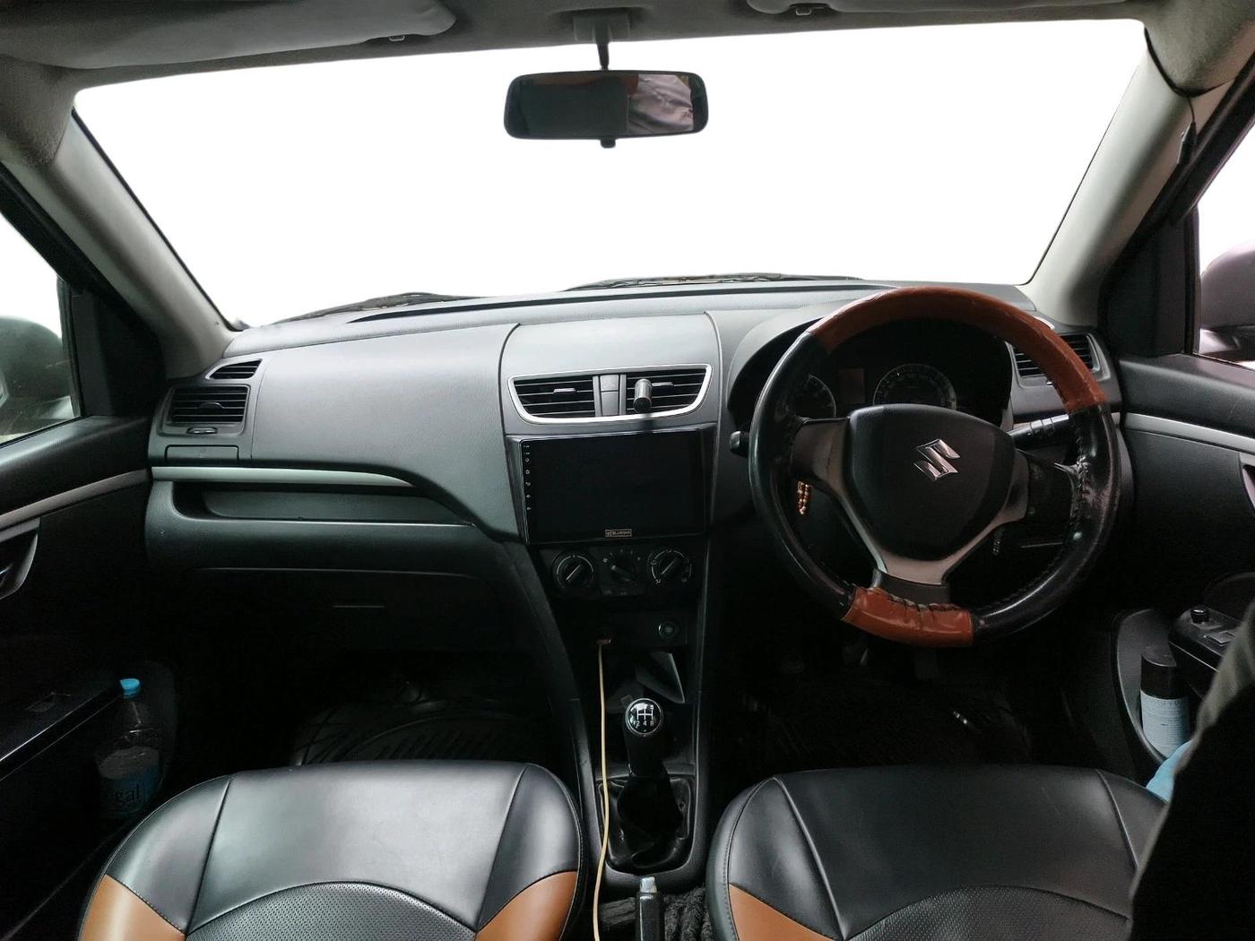 2014 Maruti Swift VXI, CNG, Manual, 1,89,780 km, interior