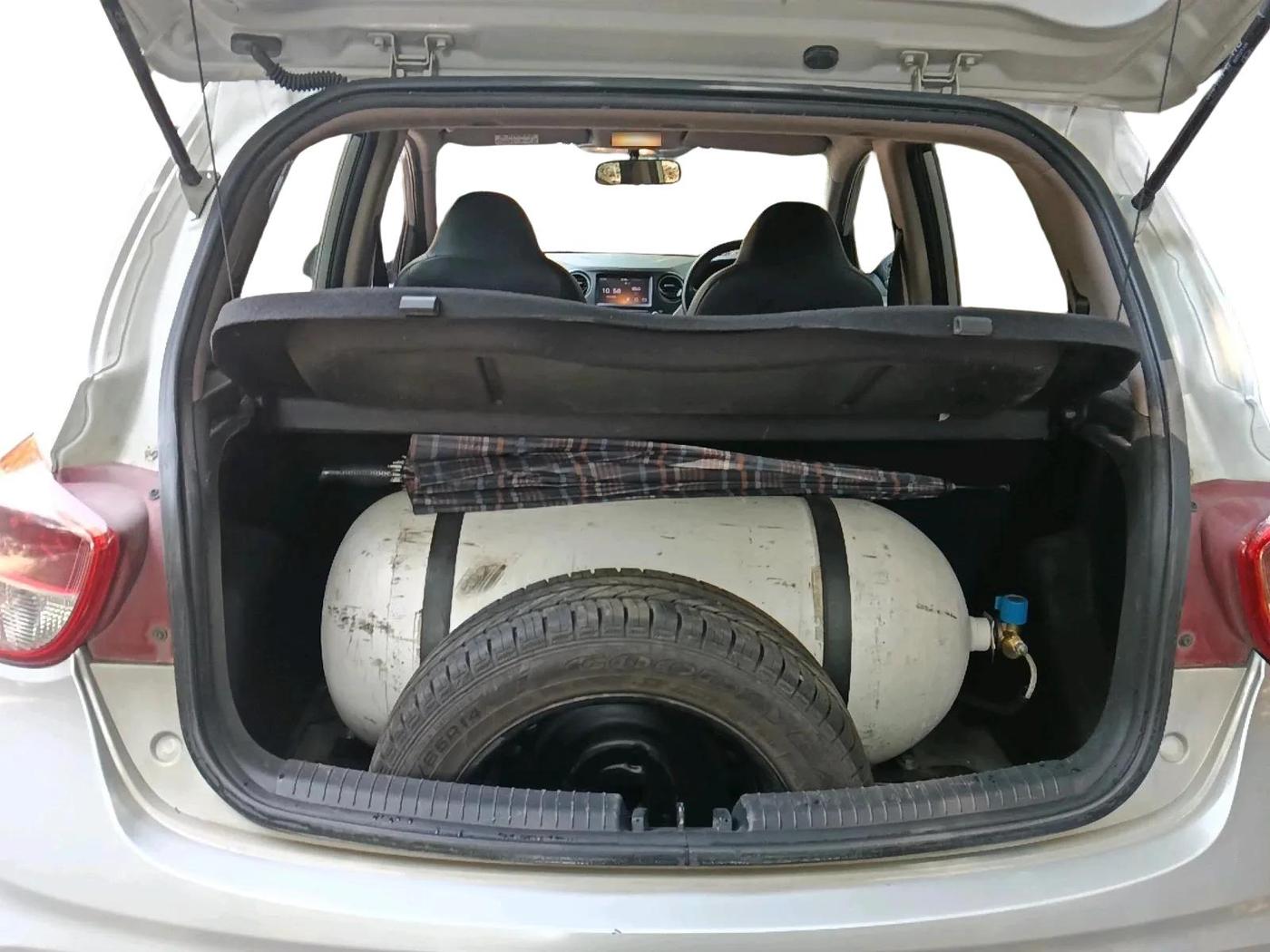 2018 Hyundai Grand i10 SPORTZ AT 1.2 KAPPA VTVT, CNG, Automatic, 67,832 km, exterior